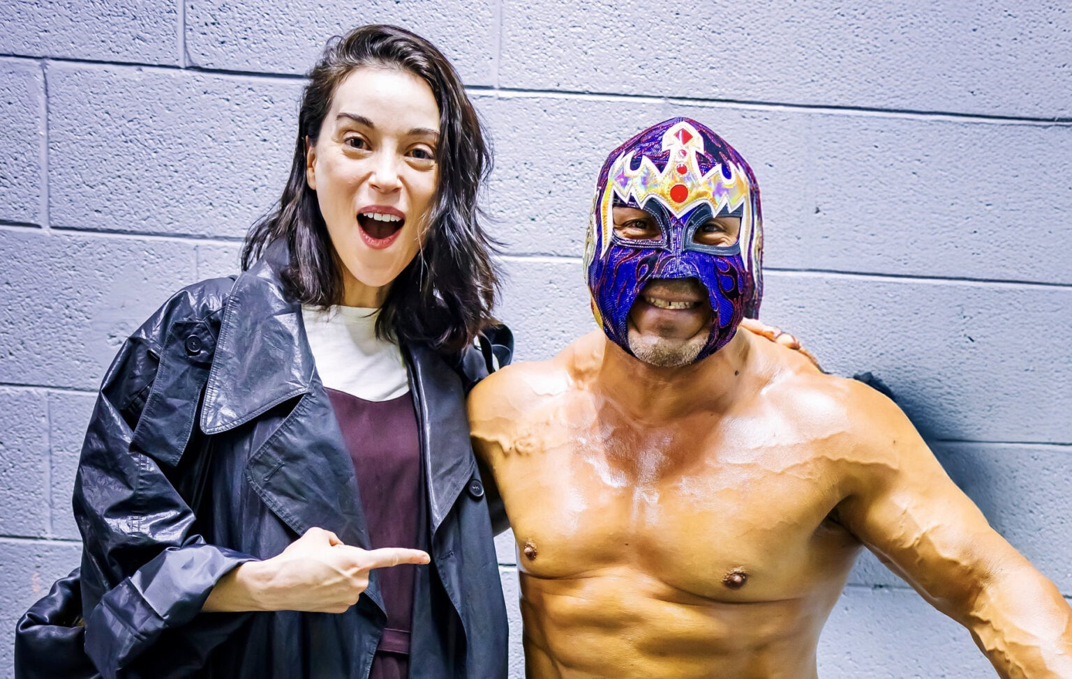 Pop Star St. Vincent Also Attended A CMLL Lucha Libre Event Last Week