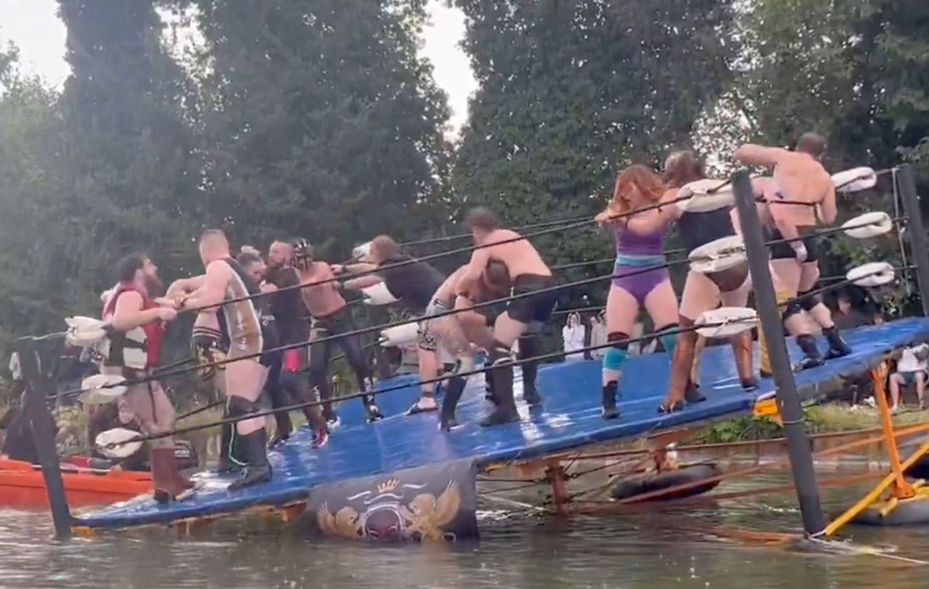 Wrestling on Water: French Wrestling Promotion Holds Entire Event on a Floating Ring