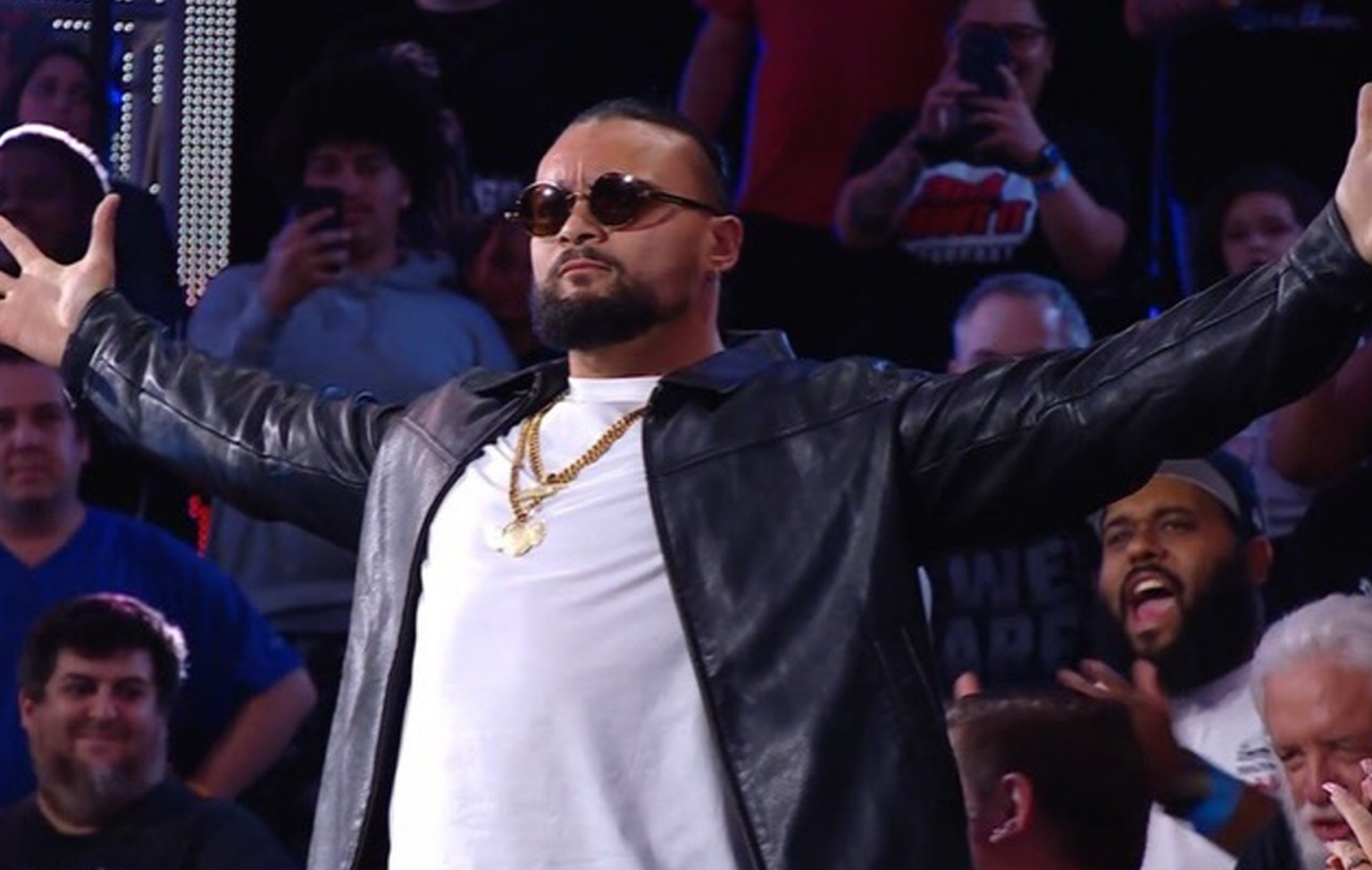 Mike Santana Just Showed Up on WWE NXT, and Announcers Wouldn’t Say His Name On Purpose